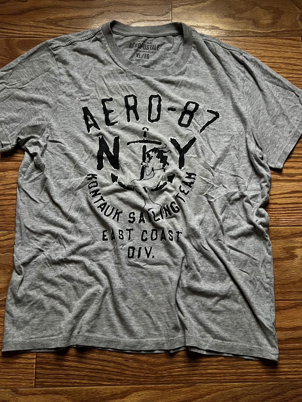 y2k casual Aeropostale gray graphic t-shirt second hand